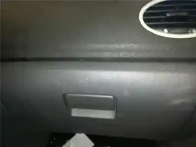 Second-hand car spare part glove compartment for ford focus berlina (cap) 1.6 tdci cat oem iam references 1369499