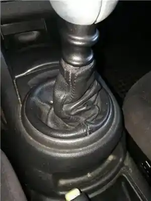 Peça sobressalente para automóvel em segunda mão forra da alavanca de velocidades por citroen c4 berlina 2.0 hdi cat (rhr / dw10bted4) referências oem iam 