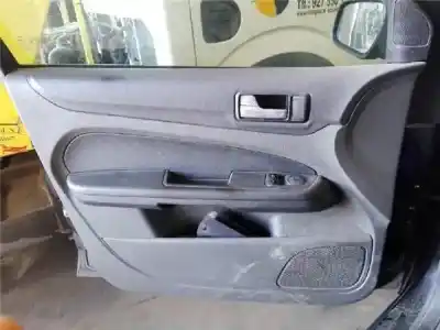 Автозапчасти б/у обивка левой передней двери за ford focus berlina (cap) 1.6 tdci cat ссылки oem iam 1500564