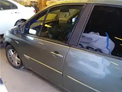 Tweedehands auto-onderdeel linker voordeur voor renault scenic ii 1.5 dci diesel oem iam-referenties 