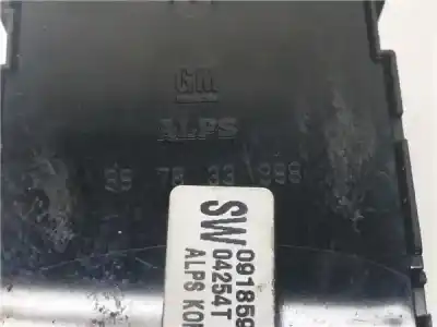 Pezzo di ricambio per auto di seconda mano interruttore alzacristalli anteriore sinistro per opel vectra c berlina 1.9 cdti riferimenti oem iam 687833988  