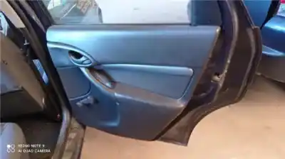 Peça sobressalente para automóvel em segunda mão Forra / Revestimento Da Porta Traseira Direita por FORD FOCUS BERLINA (CAK) 1.8 TDCi CAT Referências OEM IAM 1102247  