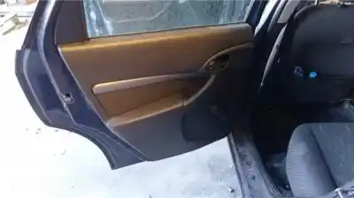 Peça sobressalente para automóvel em segunda mão Forra / Revestimento Da Porta Traseira Esquerda por FORD FOCUS BERLINA (CAK) 1.8 TDCi CAT Referências OEM IAM 98ABA27407CM1CB7  