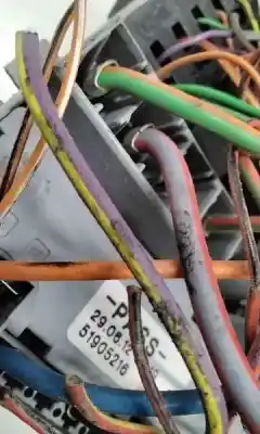 Pezzo di ricambio per auto di seconda mano scatola relè/fusibili per citroen nemo attraction riferimenti oem iam 51905216  