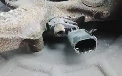 Second-hand car spare part front right knuckle for volkswagen golf plus (521) advance oem iam references   