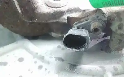 Second-hand car spare part front left knuckle for volkswagen golf plus (521) advance oem iam references   