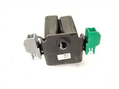 Автозапчастина б/у задній центральний гачок для land rover range rover evoque 2.0 td4 cat посилання на oem iam bj32613k21  