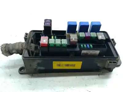 Pezzo di ricambio per auto di seconda mano Scatola Relè/fusibili per RENAULT MAXITY Fg 130.35/45 Riferimenti OEM IAM 17311091100  