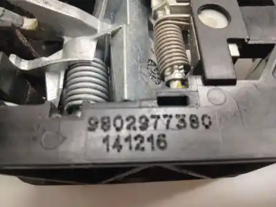 Автозапчастина б/у кронштейн зовнішньої ручки передніх лівих дверей для citroen c4 cactus feel посилання на oem iam 9802877380  