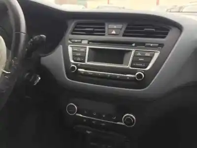Pezzo di ricambio per auto di seconda mano Impianto Audio / Radio Cd per HYUNDAI I20 Essence Riferimenti OEM IAM 96170C8250SDH  AC101C8EE