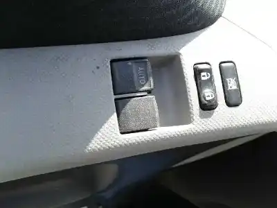 Pezzo di ricambio per auto di seconda mano interruttore alzacristalli anteriore sinistro per toyota yaris live riferimenti oem iam 
