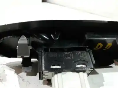Peça sobressalente para automóvel em segunda mão botão / interruptor elevador vidro dianteiro direito por peugeot 208 active referências oem iam 118zd  