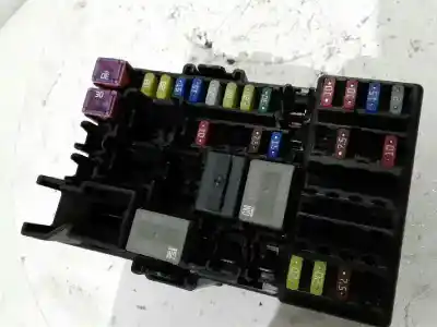 Second-hand car spare part fuse box unit for opel corsa e 1.4 16v cat (b 14 xej / ldd) oem iam references 2b0z4010f