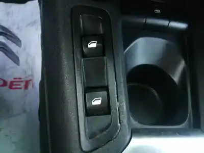 Recambio de automóvil de segunda mano de MANDO ELEVALUNAS DELANTERO IZQUIERDO para CITROEN C-ELYSÉE  referencias OEM IAM 96766662ZD  96657927ZD