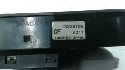 Pièce détachée automobile d'occasion commande de lève vitre avant droit pour opel astra h caravan navi références oem iam 13228709