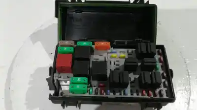 Second-hand car spare part fuse box unit for opel corsa e 1.4 oem iam references 13217392ef 00025501 013217392002