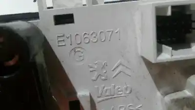 Peça sobressalente para automóvel em segunda mão comando de sofagem (chauffage / ar condicionado)  por peugeot 208 style referências oem iam e1063071  