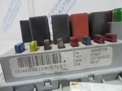 Pezzo di ricambio per auto di seconda mano scatola relè/fusibili per fiat stilo (192) 1.9 jtd cat riferimenti oem iam 46846109  