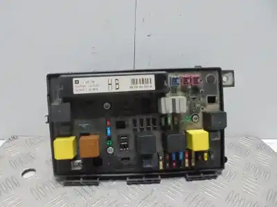 Peça sobressalente para automóvel em segunda mão CAIXA DE FUSÍVEIS E RELÉS por OPEL ASTRA H GTC (A04)  Referências OEM IAM 13206754  