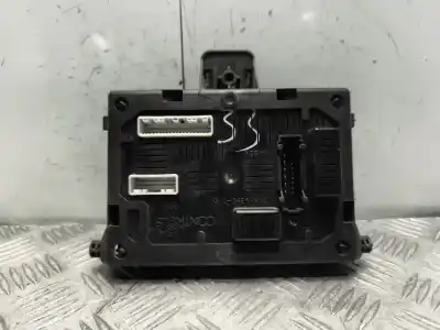 Pezzo di ricambio per auto di seconda mano SCATOLA RELÈ/FUSIBILI per RENAULT CLIO III (BR0/1, CR0/1)  Riferimenti OEM IAM 8200343733  