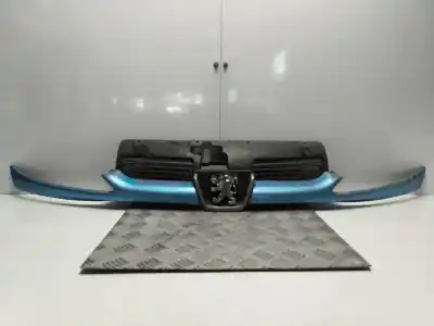 Pièce détachée automobile d'occasion GRILLE AVANT pour PEUGEOT 206 HATCHBACK (2A/C) 1.9 D Références OEM IAM   