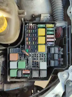 Peça sobressalente para automóvel em segunda mão caixa de fusíveis e relés por opel corsa c 1.7 16v di cat (y 17 dtl / lk8) referências oem iam 24430433 24430433 0332209136
