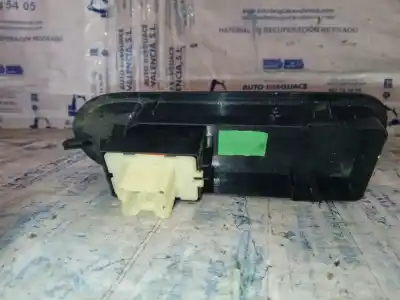 Second-hand car spare part right front power window switch for dacia duster laureate 4x2 oem iam references 809601386r  