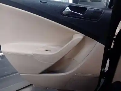 Peça sobressalente para automóvel em segunda mão forra / revestimento da porta traseira esquerda por volkswagen passat b5.5 variant (3b6) 2.0 tdi referências oem iam 