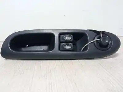 Pièce détachée automobile d'occasion COMMANDE DE LÈVE VITRE AVANT GAUCHE pour RENAULT CLIO II (BB_, CB_)  Références OEM IAM 7700433531 7700845735 