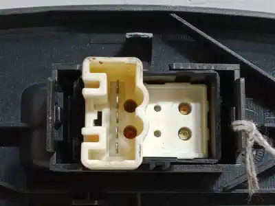Pièce détachée automobile d'occasion commande de lève vitre avant droit pour toyota yaris (_p1_) 1.3 (ncp10_, scp12_) références oem iam   