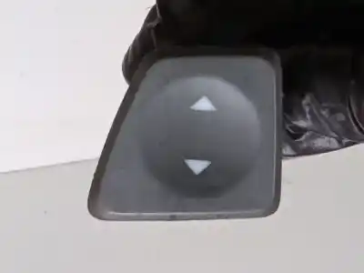 Автозапчасти б/у ВЫКЛЮЧАТЕЛЬ ПЕРЕДНЕГО ПРАВОГО ОКНА за FIAT 500 (312_)  ссылки OEM IAM   