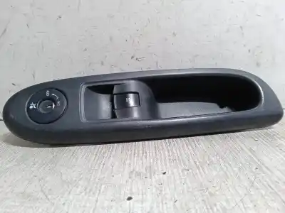 Piesă de schimb auto la mâna a doua PANOU COMANDÃ GEAMURI ELECTRICE FATÃ PARTEA DIN DREAPTA pentru RENAULT CLIO II FASE I (B/CB0)  Referințe OEM IAM 8200084005  
