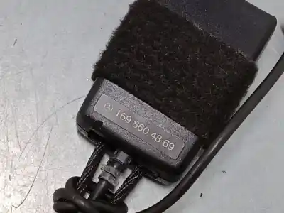 Pezzo di ricambio per auto di seconda mano gancio cintura anteriore destro per mercedes clase a (w169) a 180 cdi (169.007, 169.307) riferimenti oem iam   