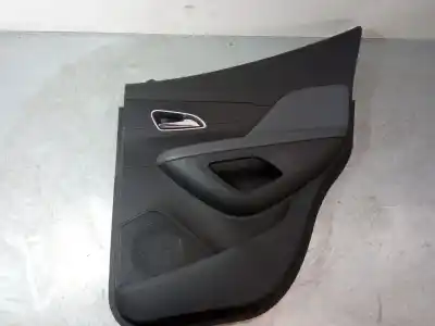 Peça sobressalente para automóvel em segunda mão FORRA / REVESTIMENTO DA PORTA TRASEIRA DIREITA por OPEL MOKKA / MOKKA X (J13) 1.6 CDTI (_76) Referências OEM IAM 94516338  
