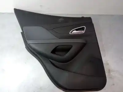 Peça sobressalente para automóvel em segunda mão FORRA / REVESTIMENTO DA PORTA TRASEIRA ESQUERDA por OPEL MOKKA / MOKKA X (J13) 1.6 CDTI (_76) Referências OEM IAM 94516337  