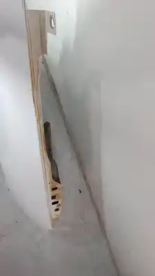 Peça sobressalente para automóvel em segunda mão guarda-lamas dianteiro direito por ford focus iii 1.6 tdci referências oem iam   