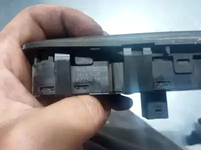 Peça sobressalente para automóvel em segunda mão BOTÃO / INTERRUPTOR ELEVADOR VIDRO DIANTEIRO ESQUERDO por CITROEN C4 PICASSO I MONOSPACE (UD_)  Referências OEM IAM 96639383ZD  
