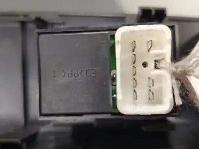 Second-hand car spare part right front power window switch for kia cee'd fastback (ed) 1.6 crdi 115 oem iam references 823611h000  