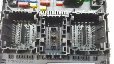Автозапчасти б/у блок реле/предохранителей за ford fiesta (ce1) titanium ссылки oem iam hu5t15604bch a13406947 hu5t15604
