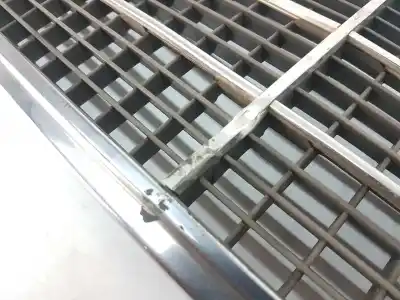 Second-hand car spare part front grille for mercedes-benz clase c (w202) berlina 250 td (202.128) oem iam references a2028880023 a2028800083 / 2028800083 2028880023