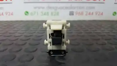 Peça sobressalente para automóvel em segunda mão botão / interruptor elevador vidro traseiro direito por mercedes-benz clase c (w203) familiar c 200 t cdi (la) (203.207) referências oem iam a2038200210  