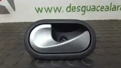 Second-hand car spare part interior left front handle for renault clio iii confort dynamique oem iam references 8200310579  310579