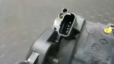 Second-hand car spare part front right door lock for renault clio iii authentique oem iam references 8200300125  