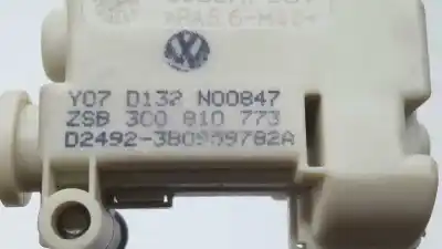 Автозапчастина б/у паливна зовнішня кришка двигуна для volkswagen passat variant (3c5) advance посилання на oem iam 3c0810773a 3c0810773 3b0959782a