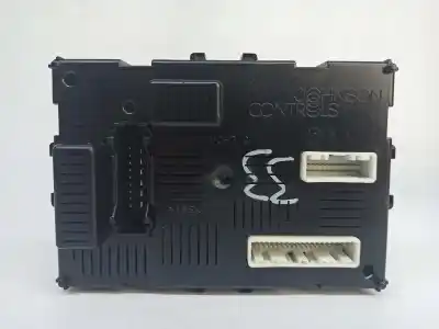 Second-hand car spare part electronic module for renault clio iii authentique oem iam references 8200343733  