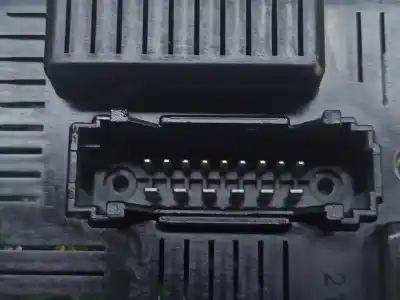 Second-hand car spare part electronic module for renault clio iii authentique oem iam references 8200343733  