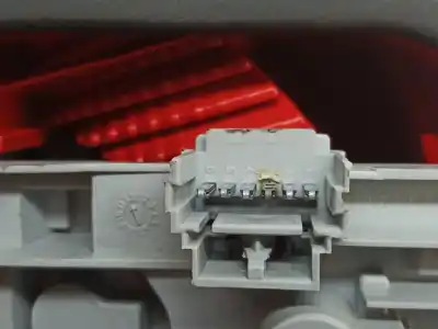 Second-hand car spare part right tailgate light for renault modus confort dynamique oem iam references 8200212204  62457 / 8200538785