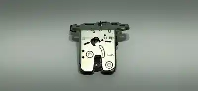 Second-hand car spare part trunk lock for skoda fabia active oem iam references 8r0827505a