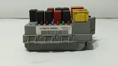 Pièce détachée automobile d'occasion boîtes à fusibles pour fiat doblo cargo (223) 1.9 jtd sx furg. panorama références oem iam 51763772  