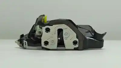 Recambio de automóvil de segunda mano de Cerradura Puerta Delantera Izquierda para TOYOTA YARIS Active referencias OEM IAM 690400D520  T4311140F3